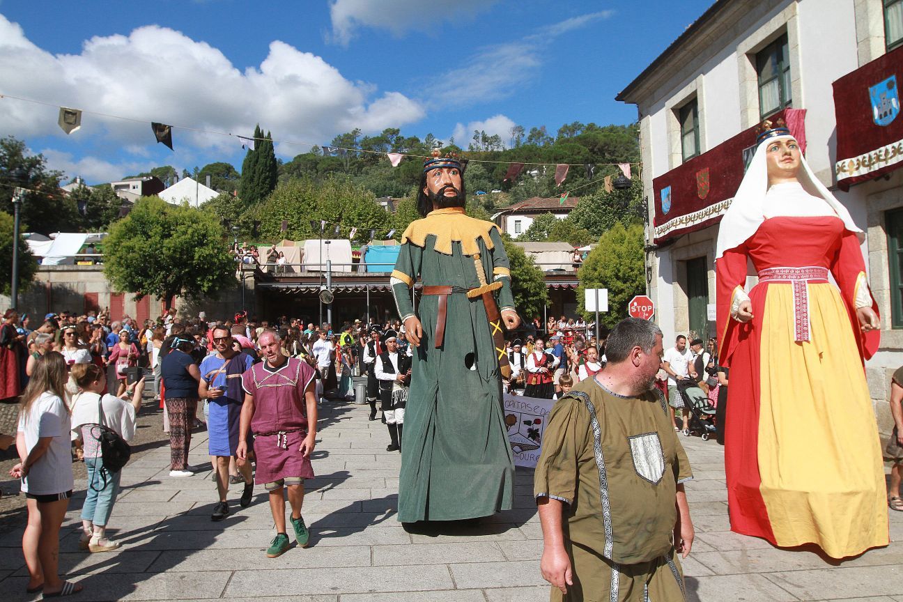 Ribadavia viaja a la Edad Media: maravedíes y fiesta en su día grande