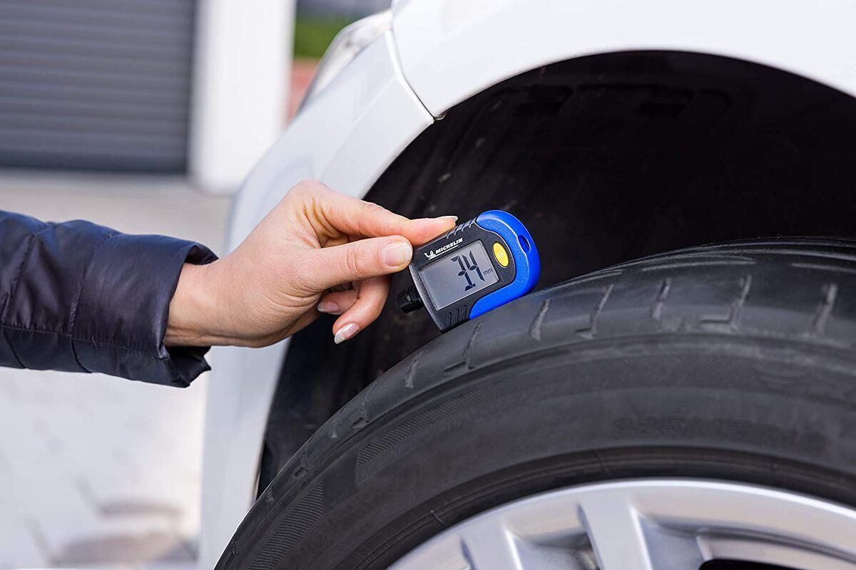 Cómo saber en segundos si los neumáticos son seguros con este medidor de Michelin