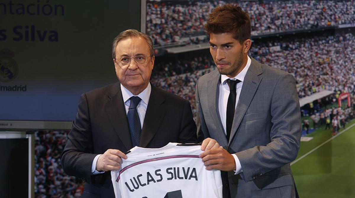 Florentino Pérez i Lucas Silva, durant la presentació del brasiler, últim fitxatge del Madrid, el passat 26 de gener. Florentino Pérez i Lucas Silva, durant la presentació del brasiler, últim fitxatge del Madrid, el passat 26 de gener.