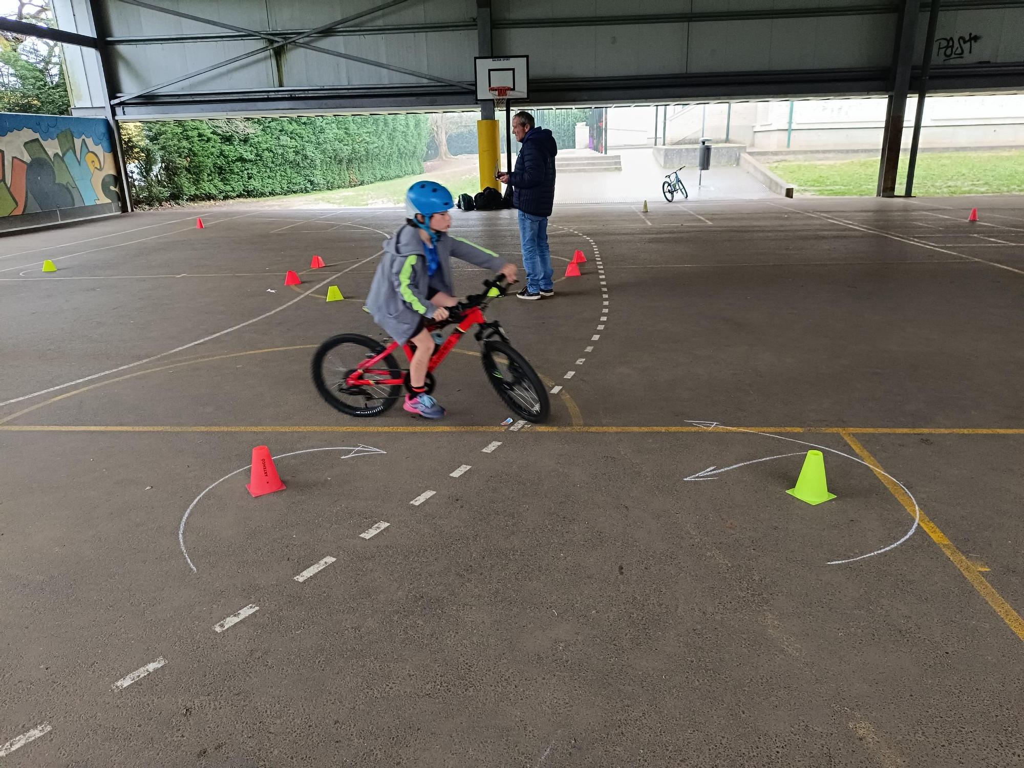 Pasión sobre ruedas: la extraescolar de ciclismo en el colegio de La Fresneda