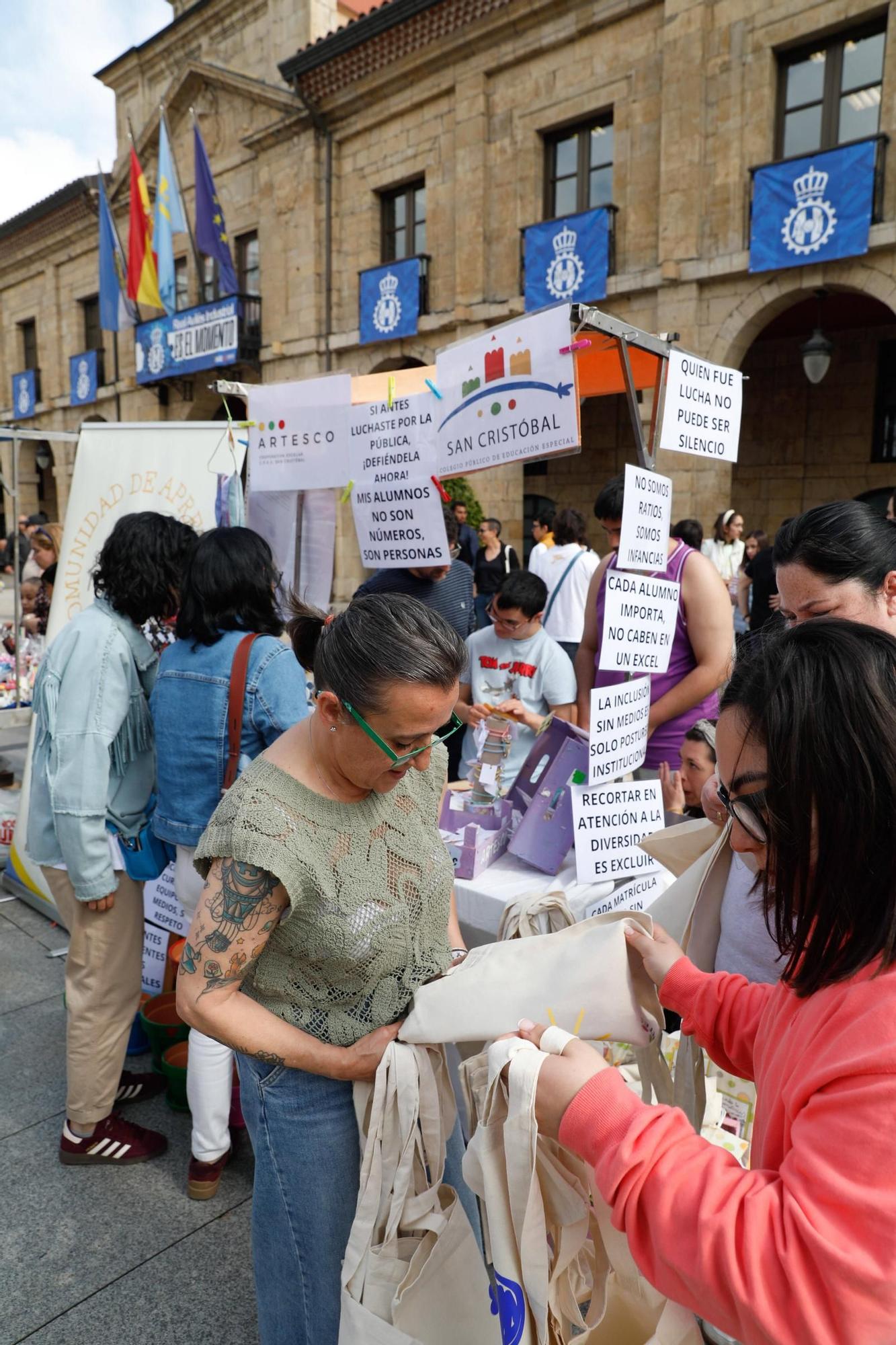 EN IMAGENES: El mercado de cooperativas escolares en Avilés