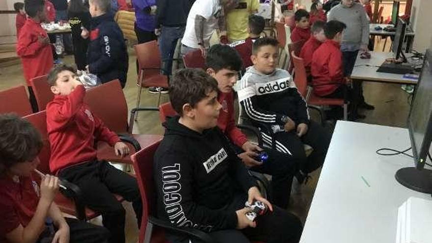 Campeonato benéfico del FIFA 20 en las Escuelas Dorado de Sama