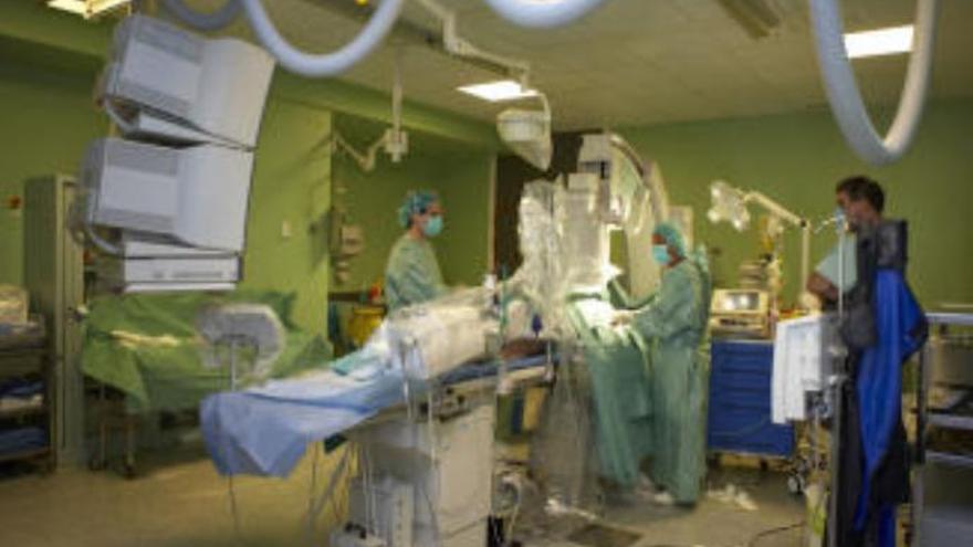 Canarias reduce dos meses las listas de espera quirúrgicas en los últimos cuatro años.