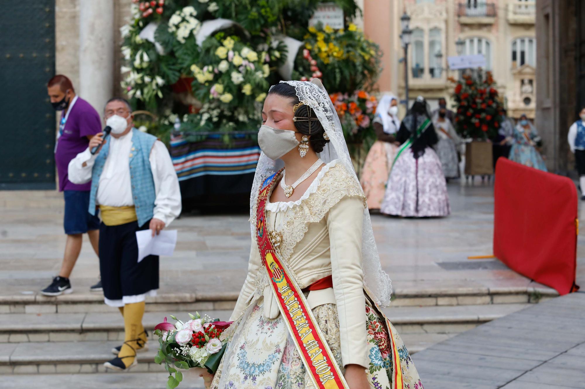 Búscate en el segundo día de Ofrenda por la calle del Mar (entre las 18.00 y las 19.00 horas).