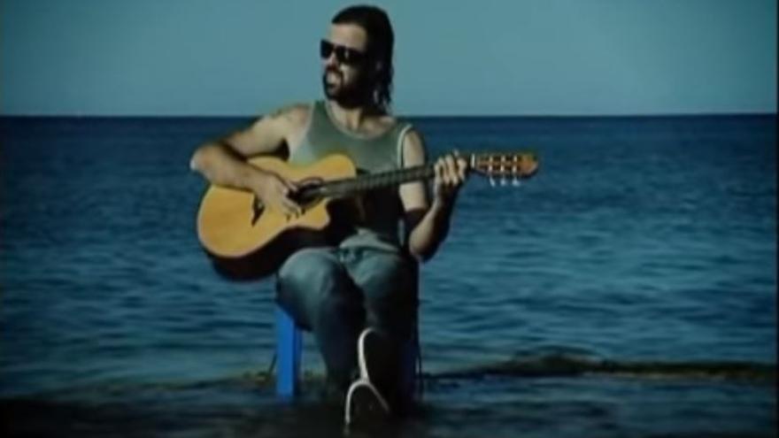 Así fue el rodaje en Formentera del videoclip en el que Pau Donés acabó mojado como un &quot;calamar&quot;