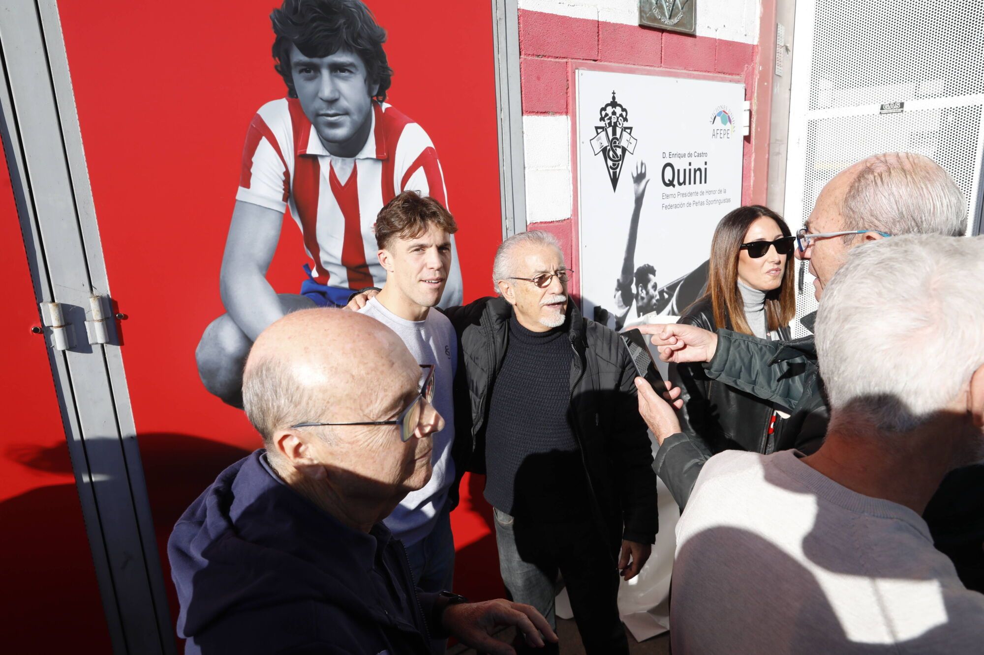 Enzo Ferrero descubre la puerta 11 de El Molinón