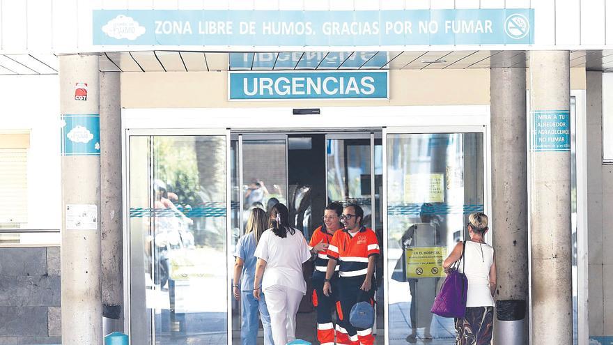 Las Urgencias atraviesan un pico  de saturación por el covid y el calor