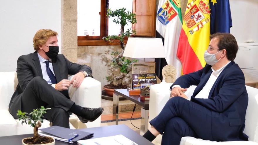 Ignacio Gragera fue recibido ayer por Fernández Vara en Mérida.