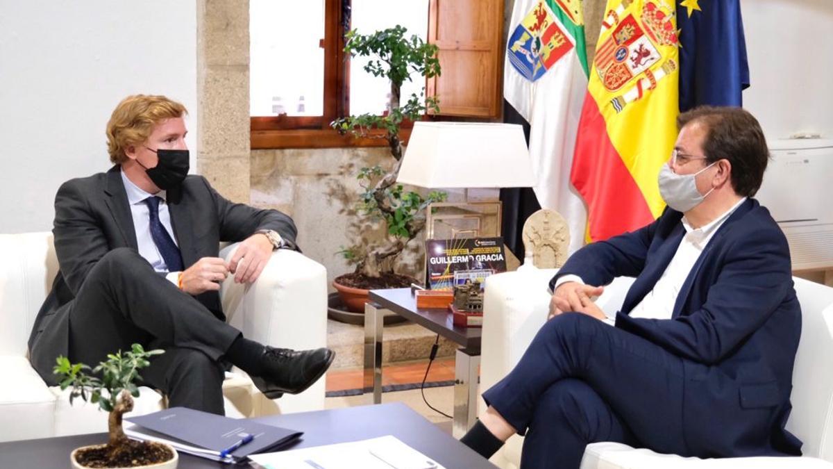 Ignacio Gragera fue recibido ayer por Fernández Vara en Mérida.