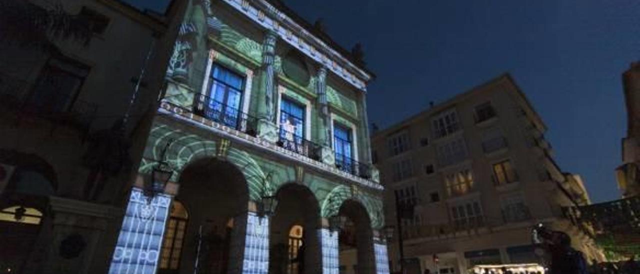 El gandiense que da vida a la fachada consistorial y al Palau de la Generalitat