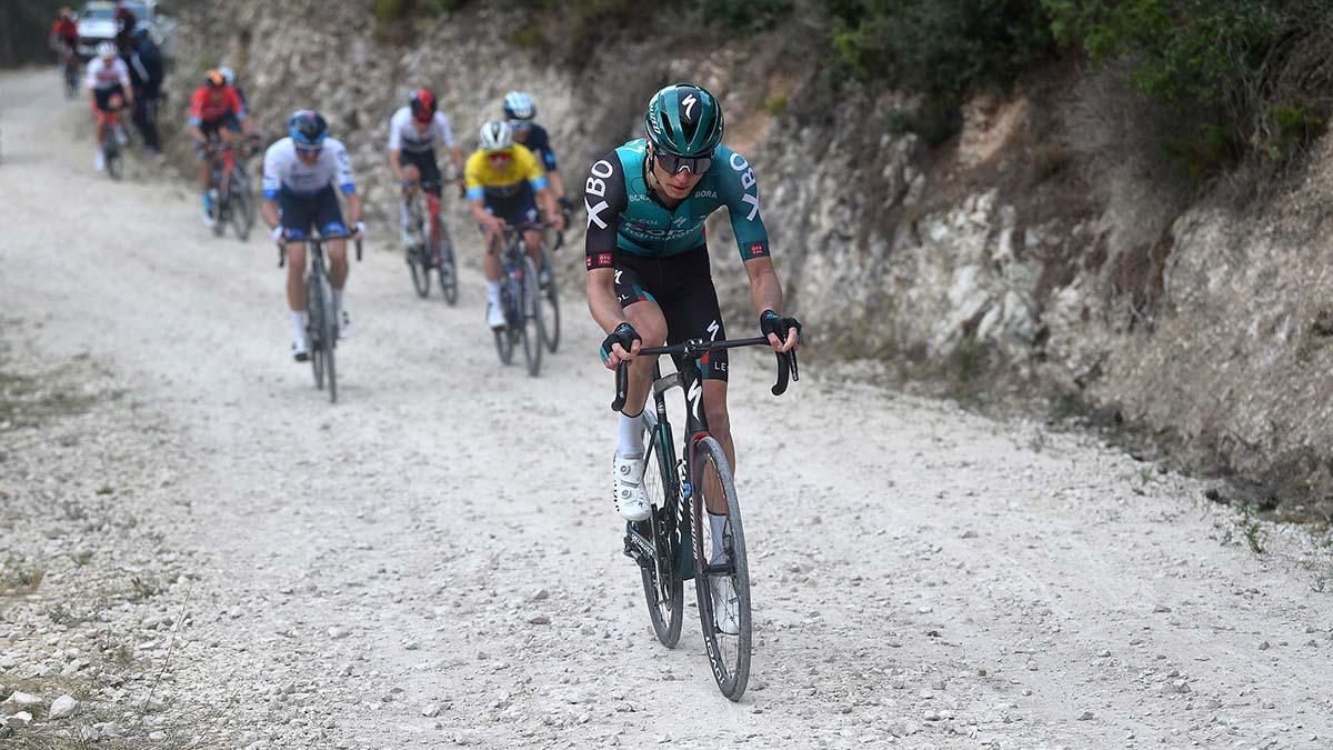 Vlasov, durante el tramo de 'sterrato' en la Volta