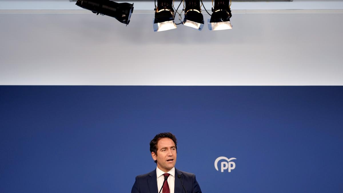 Teodoro García Egea durante la rueda de prensa que ha ofrecido en el Partido Popular. FOTO: JOSÉ LUIS ROCA