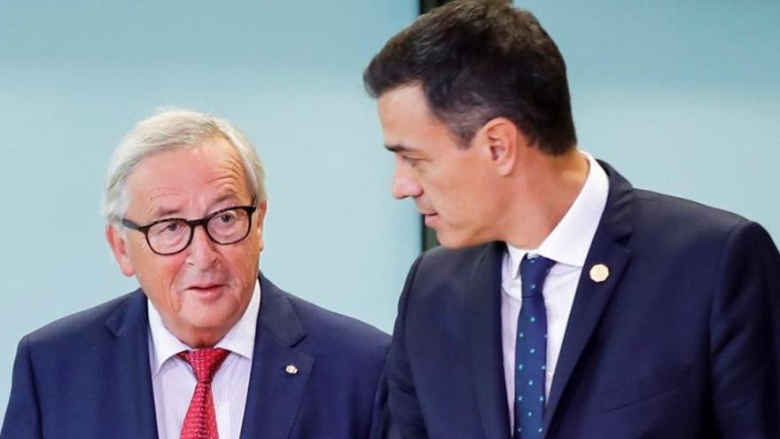 Jean-Claude Juncker y Pedro Sánchez.