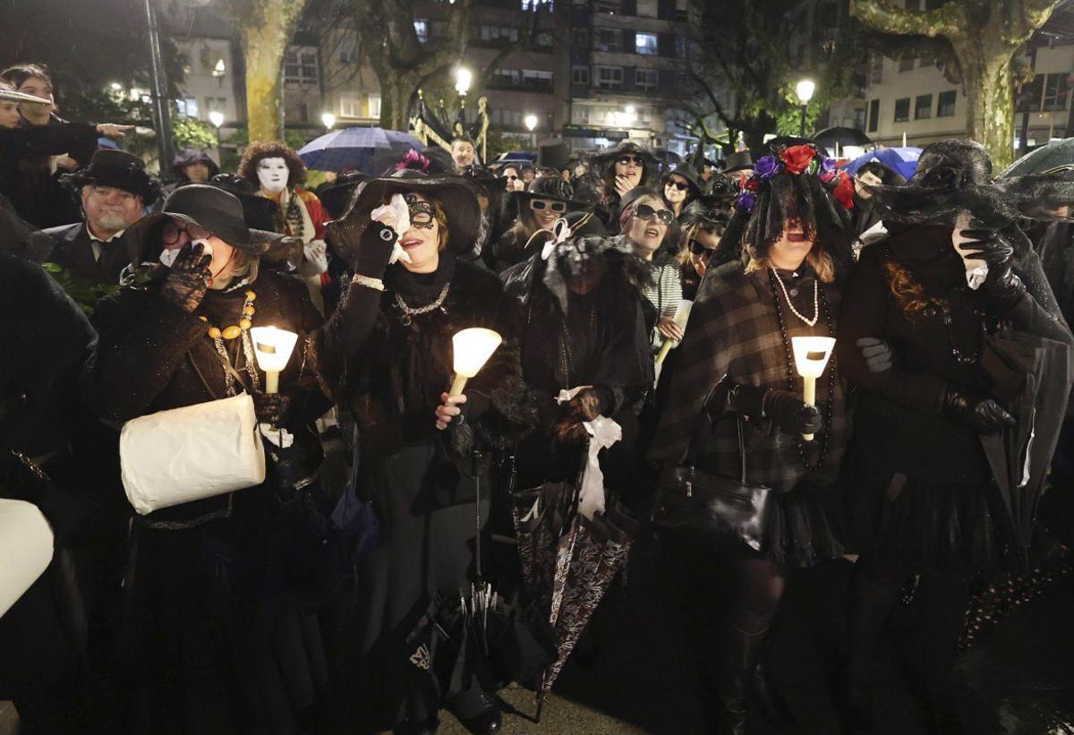 Llantos y tristeza por la muerte de la sardina.