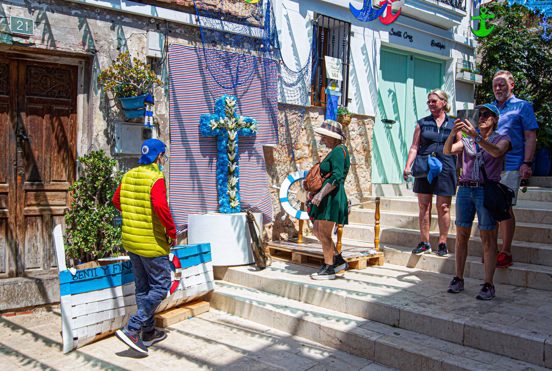 Santa Cruz se engalana con las Cruces de Mayo