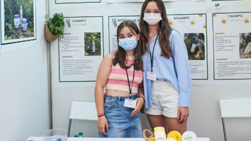 Las alumnas del colegio Eduardo Pondal, ganadoras del primer premio de Galiciencia.