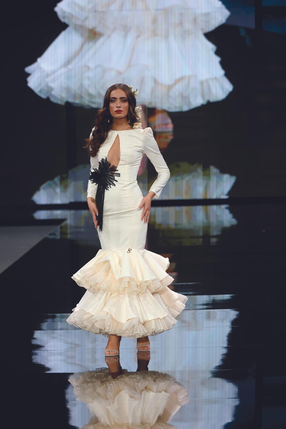 Carmen Benítez sorprende en Simof con su colección 'Mírame'
