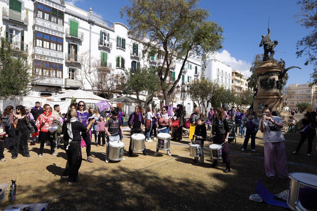 Galería: todas las imágenes de la concentración en Ibiza por el Día internacional de la Mujer
