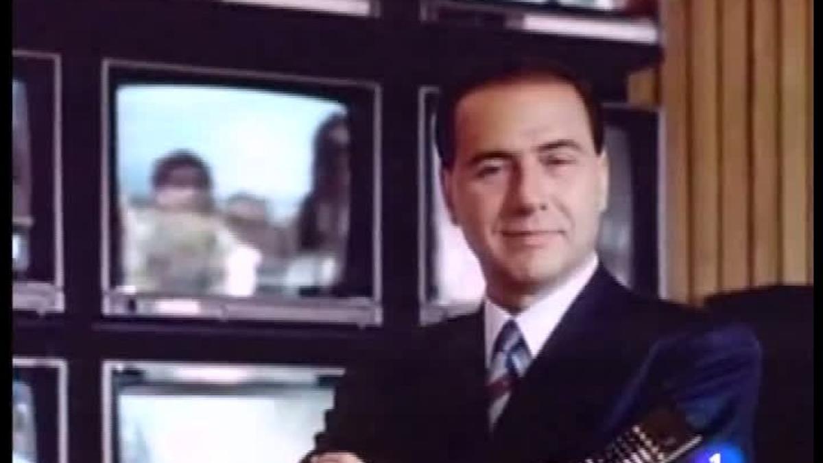 Silvio Berlusconi i les seves pintoresques ’velines’ (TVE-1).