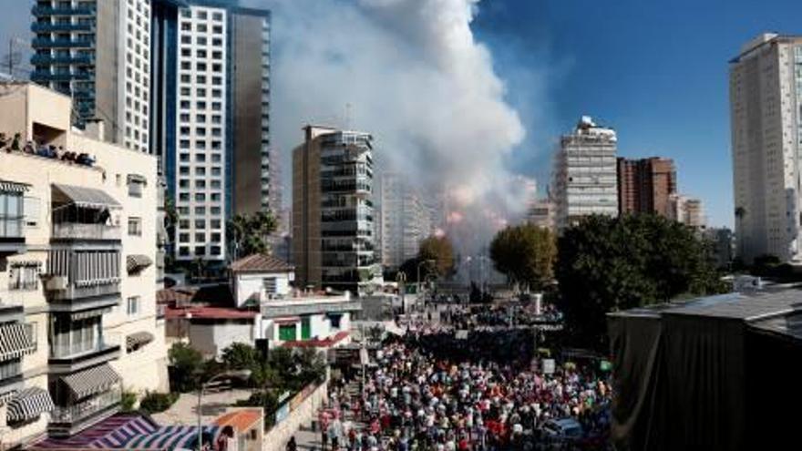 Una imagen de la mascletà de ayer en Benidorm.