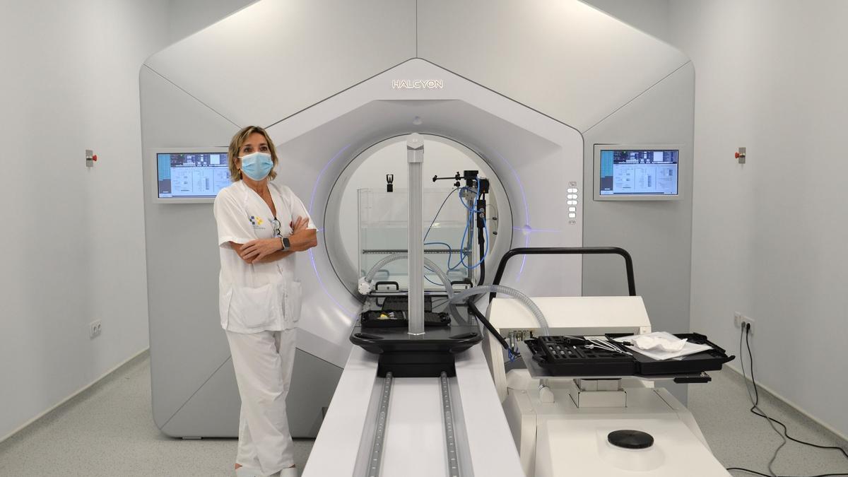 The person in charge of radiation oncology together with the sixth accelerator. The person in charge of radiation oncology together with the sixth accelerator.