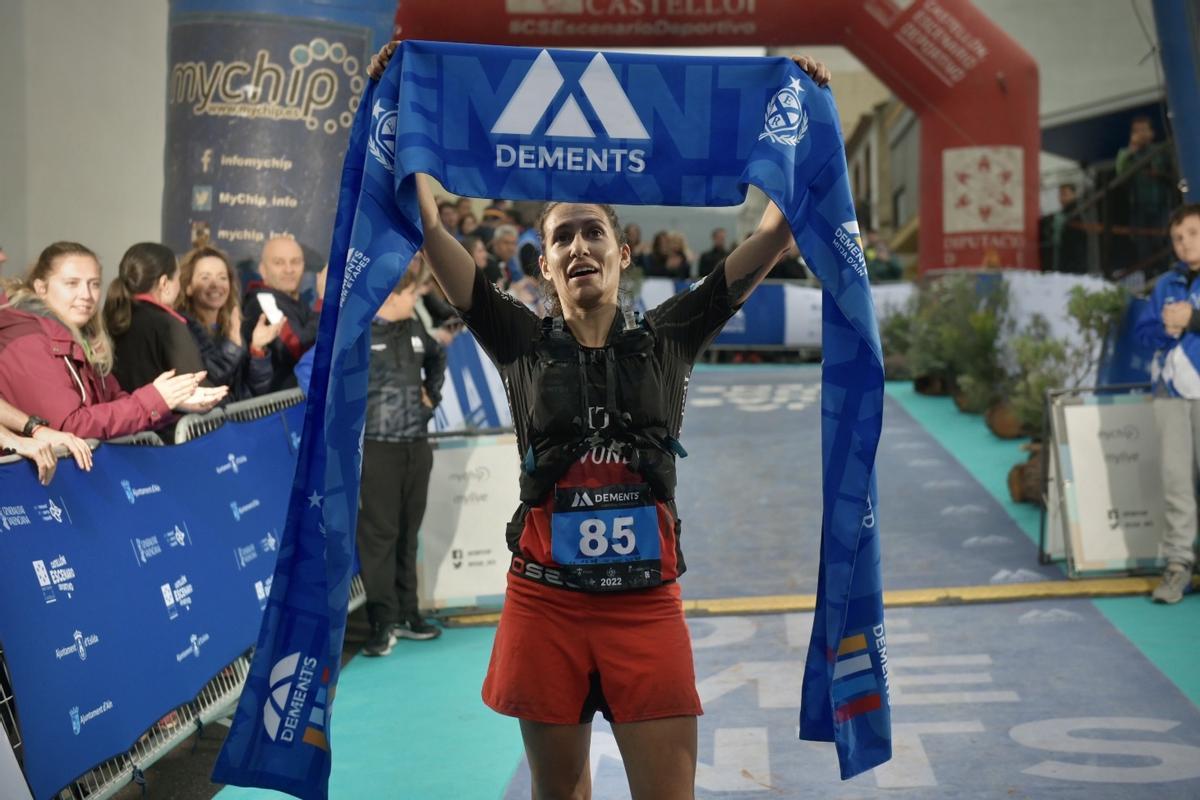 Silvia Casal lograba ponerse en la cabeza de carrera en torno al kilómetro 30 y se proclamaba vencedora en Eslida con un tiempo de 6:51:04.