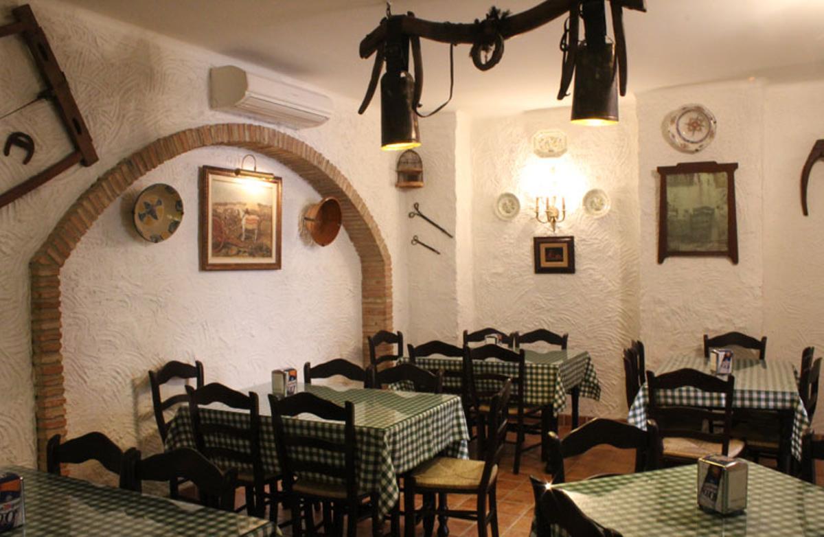 Interior del Mesón La Casilla, en Cabra.