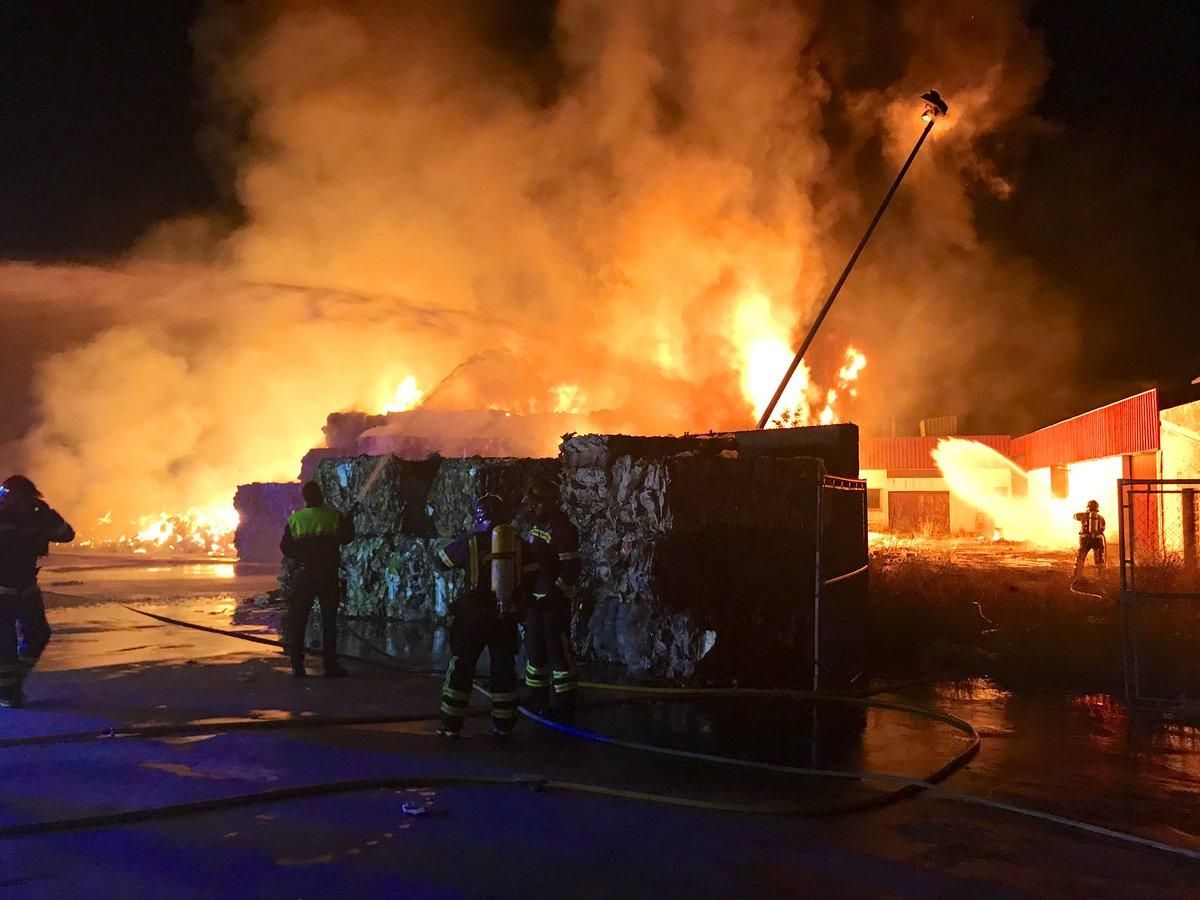 Incendio en una planta de reciclado de Almendralejo