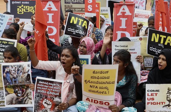 La revolución de "las cucarachas" indias deja 60 manifestantes heridos y 70 detenidos en Nueva Delhi
