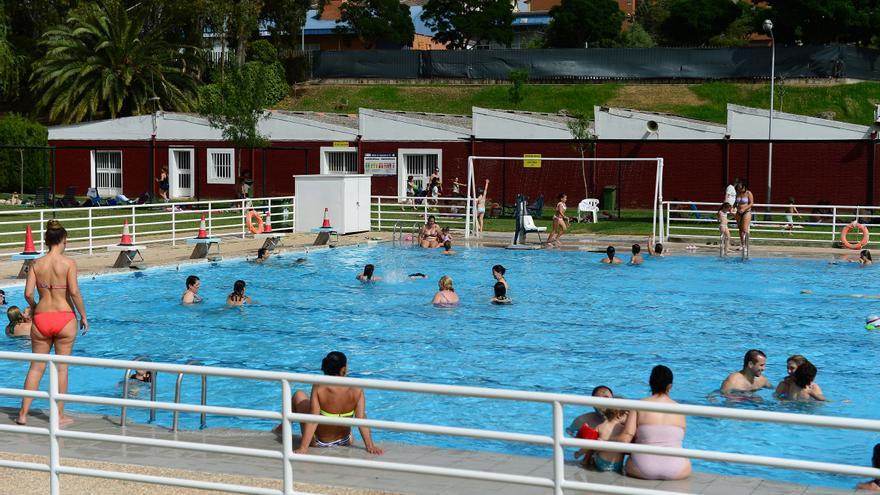 Plasencia recupera la venta de entradas en taquilla para la piscina de verano