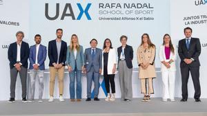 De izquierda a derecha: Carlos Costa, Head of Business Development de Rafa Nadal Academy y manager de Rafa Nadal; David Villa; José Manuel Calderón; Maribel Nadal, directora de marketing de Rafa Nadal Academy; Jesús Núñez, Presidente de UAX; Rosario Baqu