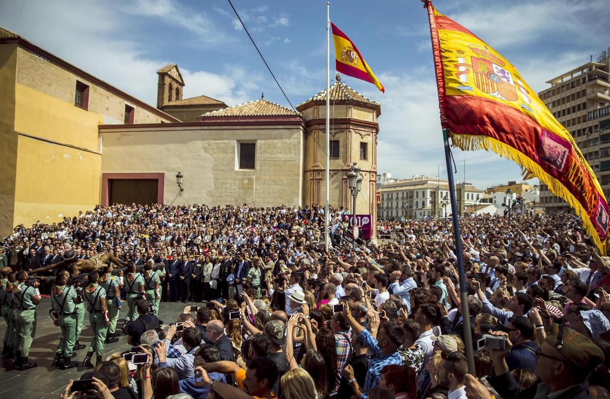Traslado del Cristo de la Buena Muerte de Málaga en una Semana Santa reciente.