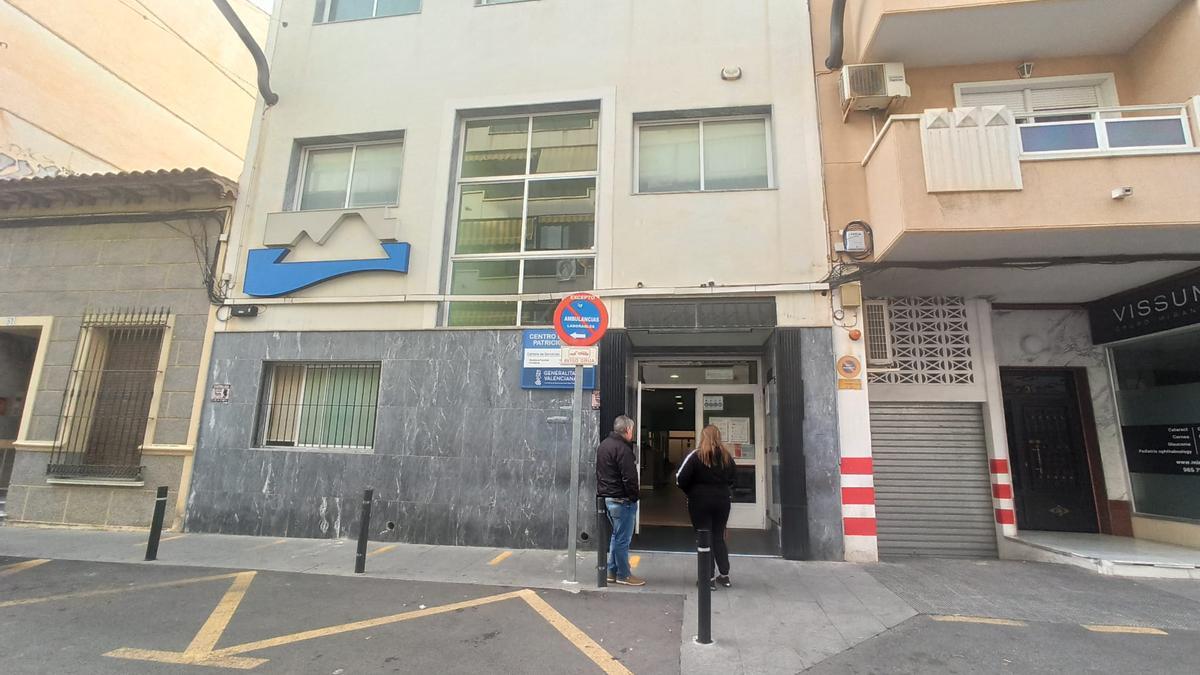 Centro de salud de Patricio Pérez en el corazón del casco urbano de Torrevieja