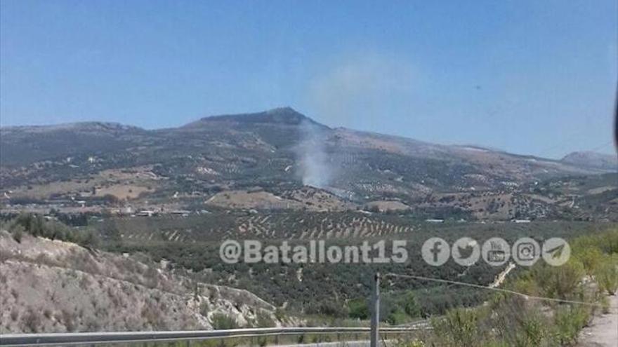 Arde una zona de pastos en Cabra