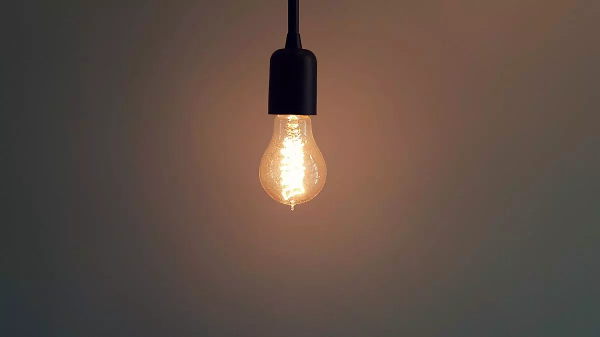 PRECIO DE LA LUZ HOY POR HORAS | Conoce las horas más baratas para poner la lavadora