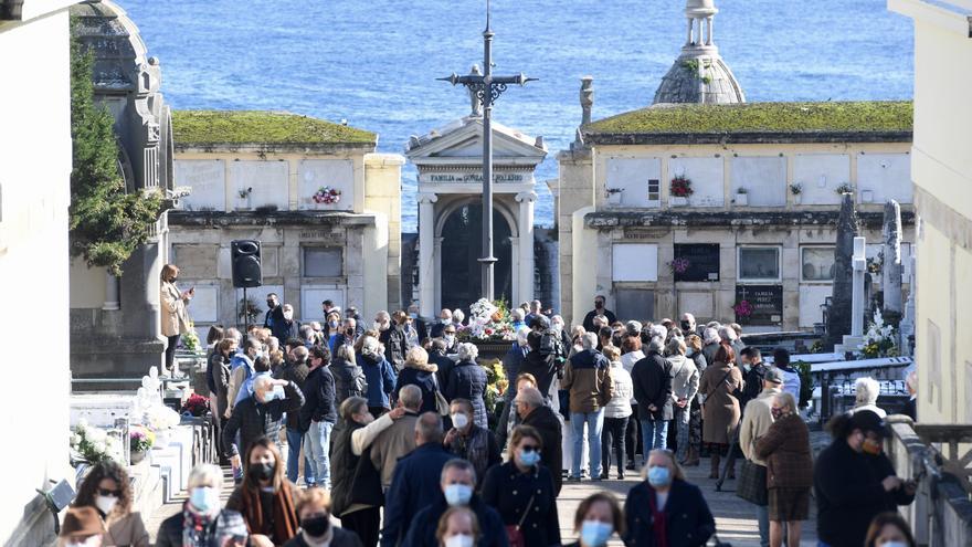 A Coruña homenajea a la lucha por los derechos sindicales en Todos los Santos