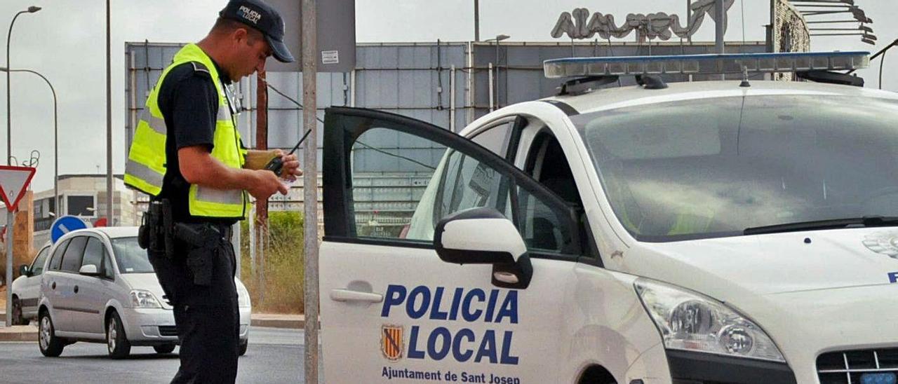 La mujer se enfrentó a la Policía Local de Ibiza.