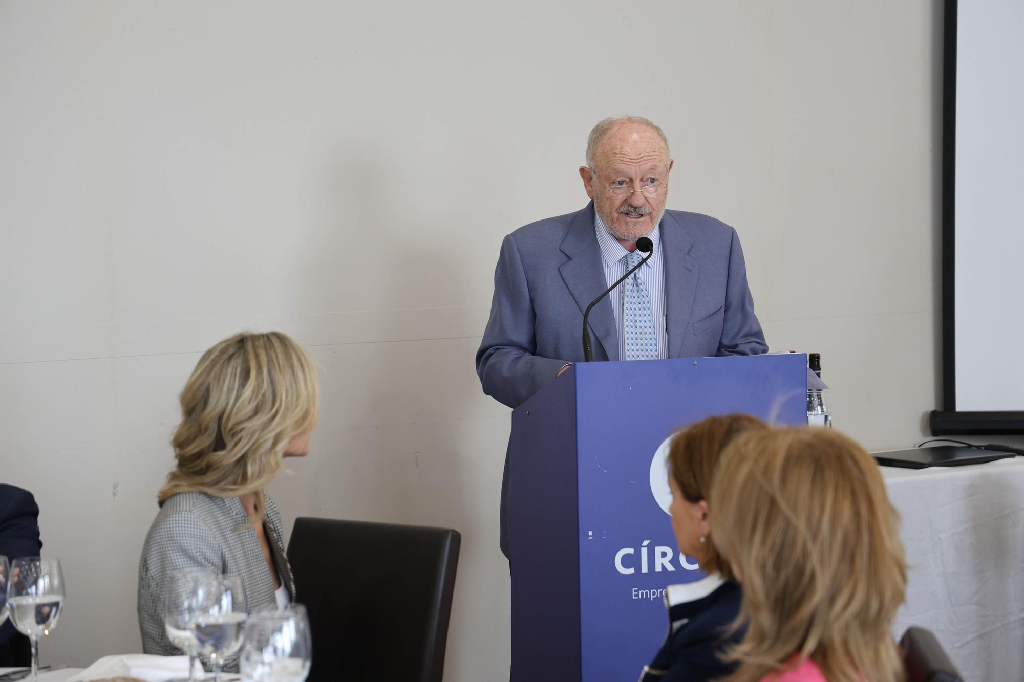 El Círculo de Empresarios cierra su ciclo electoral con Abel Caballero