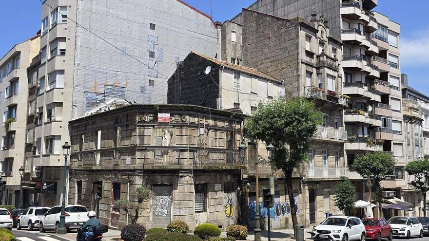 Cambio radical en Vigo en el cruce de Vázquez Varela con Brasil: paso adelante para rehabilitar tres inmuebles y construir 15 viviendas