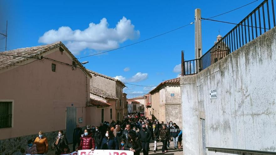 Un momento del recorrido por las calles de Vezdemarbán.