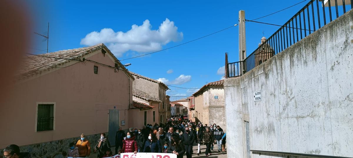 Un momento del recorrido por las calles de Vezdemarbán.