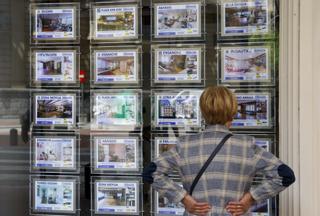 La firma de hipotecas sobre viviendas baja un 21,9% en junio y el tipo de interés medio sube al 3,19%