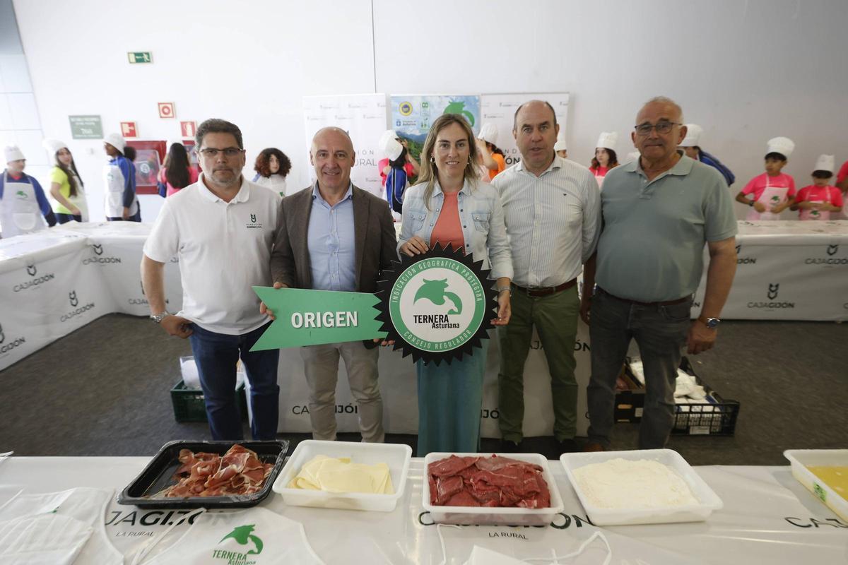 Por la izquierda, José Antonio Migoya, Abel Junquera, Cristina Villanueva, David Argüelles y José Emilio García.