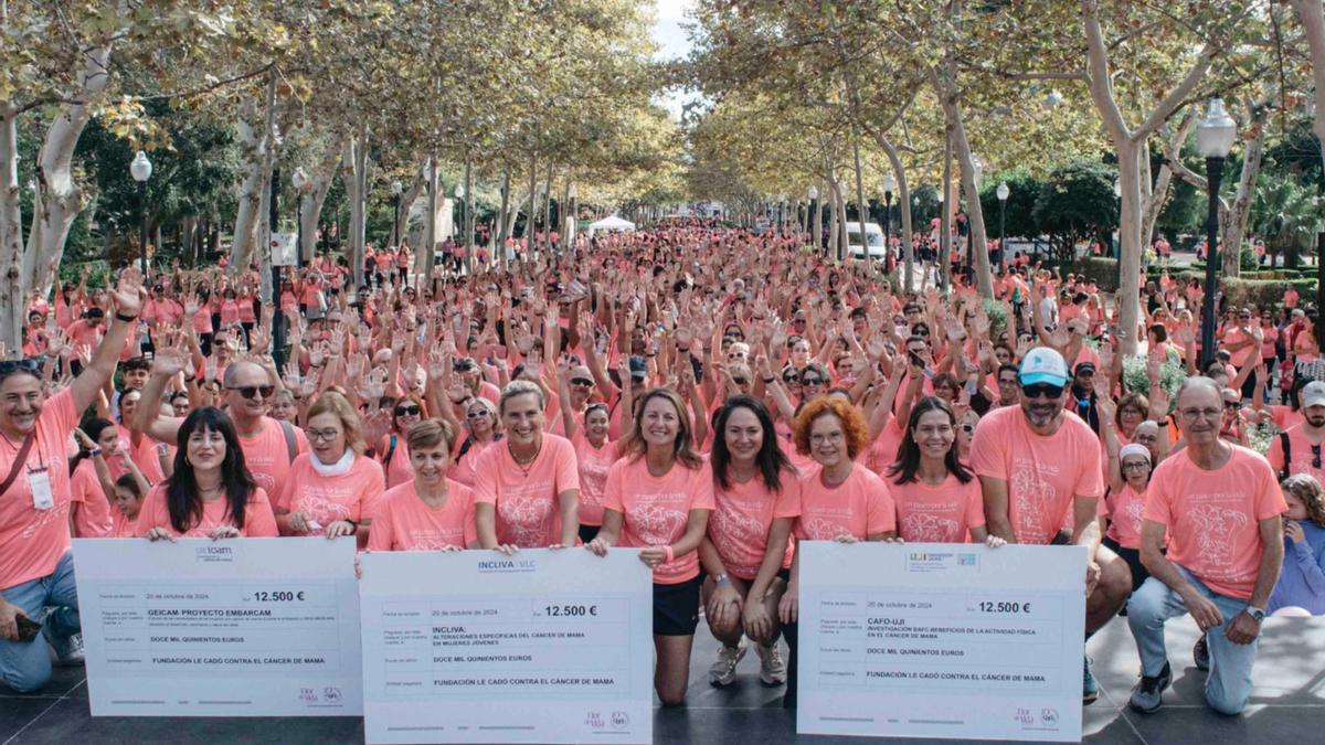 Participantes en el parque Ribalta, al finalizar la marcha solidaria.