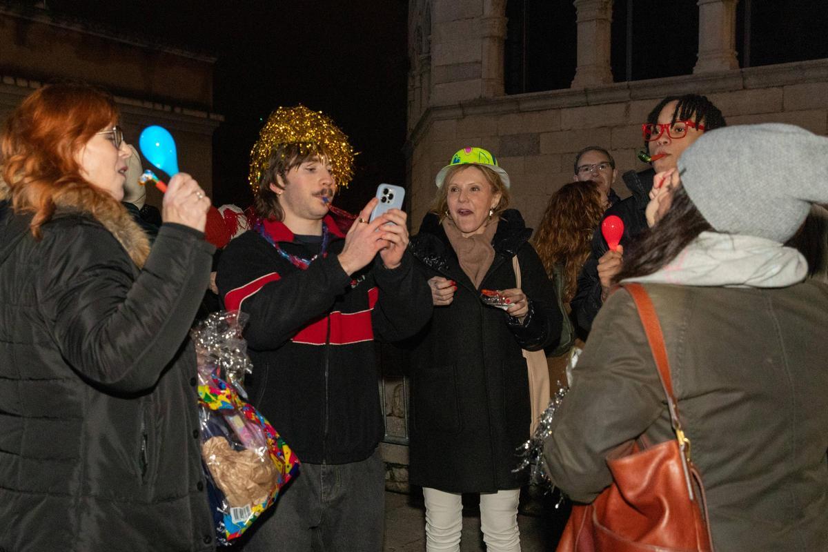 Les imatges de les campanades a la plaça de la Catedral