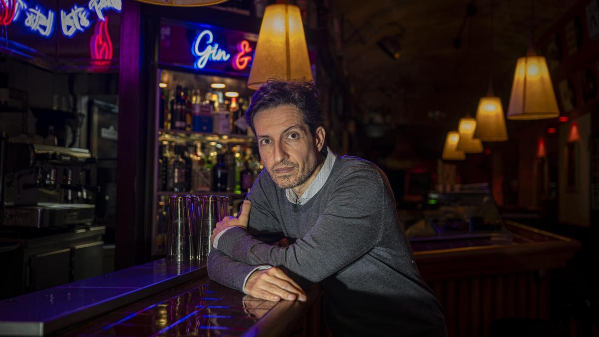 Miguel Ángel Oeste, en un bar de Barcelona.