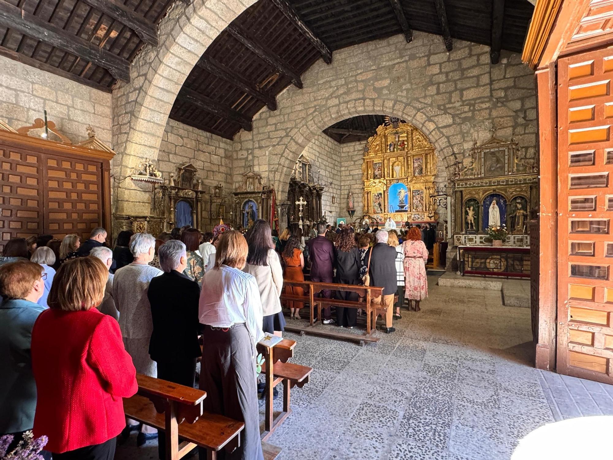 Villadepera honra a la Virgen del Rosario