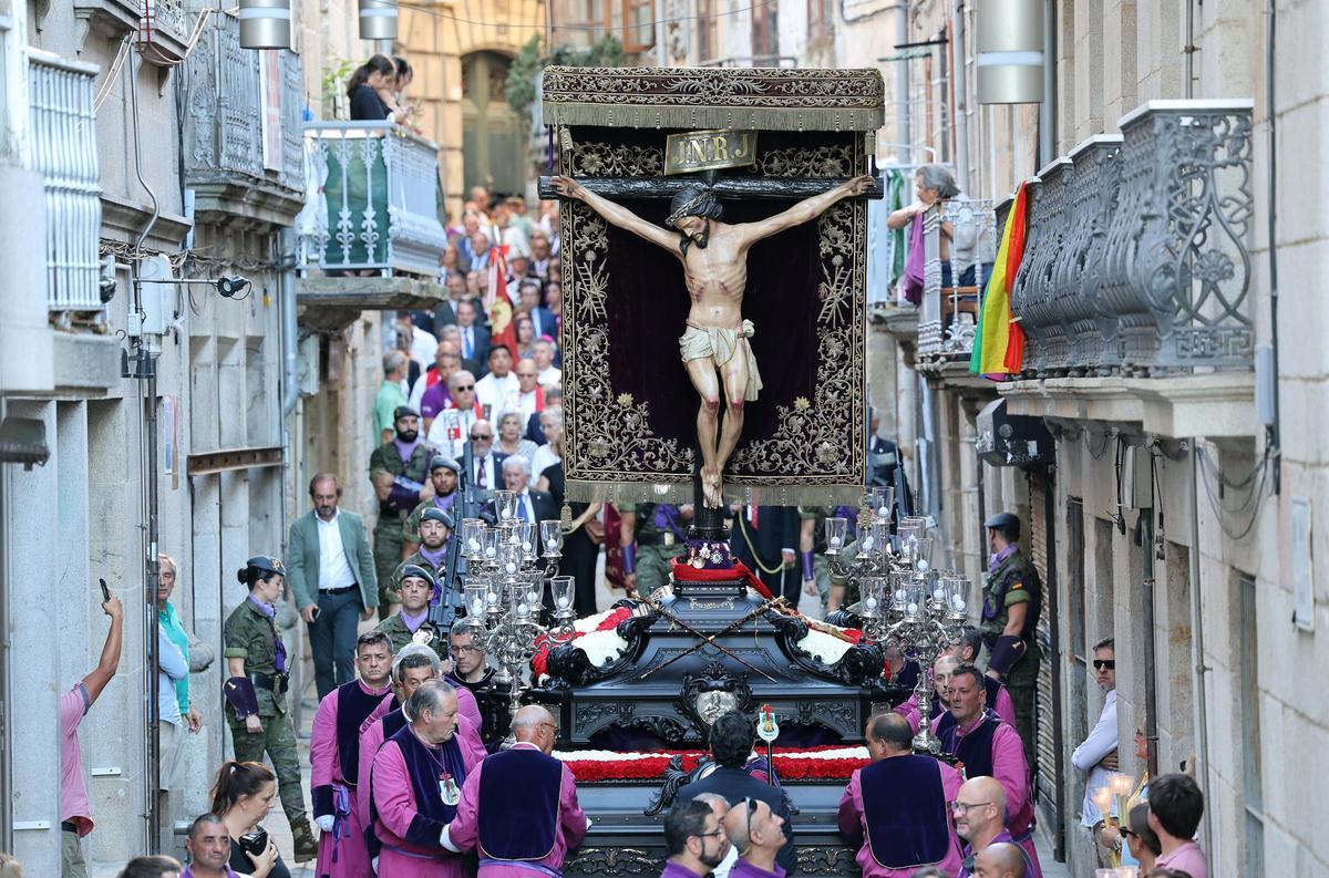 Miles de almas en el día grande del Cristo de la Victoria