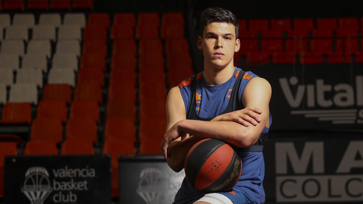 Jaime Pradilla, joven ala-pívot del Valencia BC