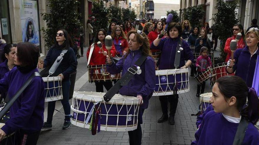 Una tamborrada reúne a más de 170 mujeres en Vila-real